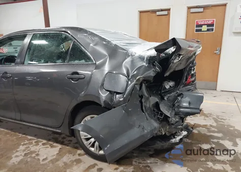 2014 Toyota Camry Le z USA, uszkodzony, nr VIN 4T1BF1FK3EU463137